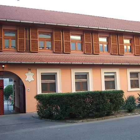 Bed and Breakfast Timarhaz Panzio à Szeged Extérieur photo