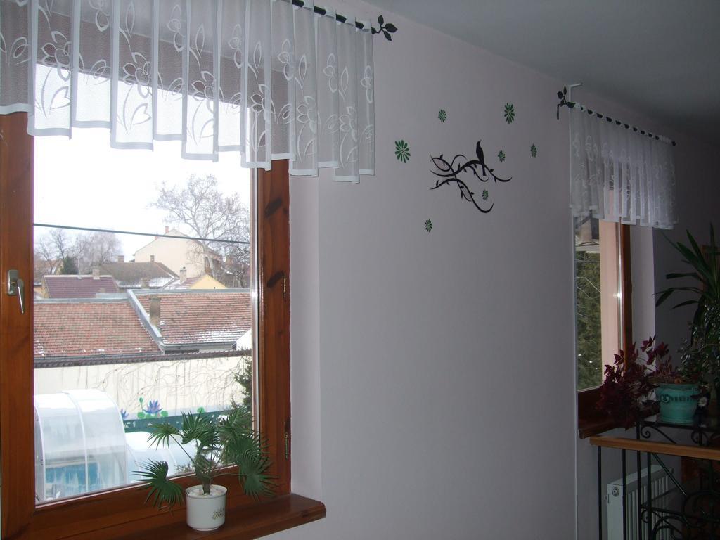 Bed and Breakfast Timarhaz Panzio à Szeged Chambre photo