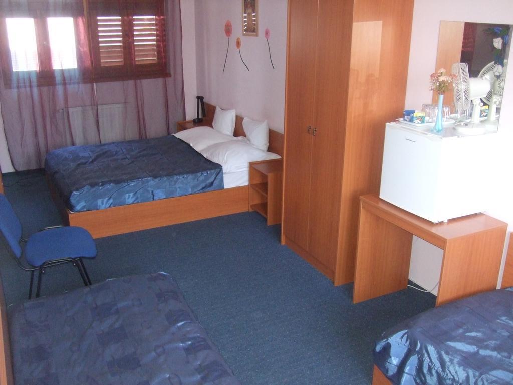 Bed and Breakfast Timarhaz Panzio à Szeged Chambre photo